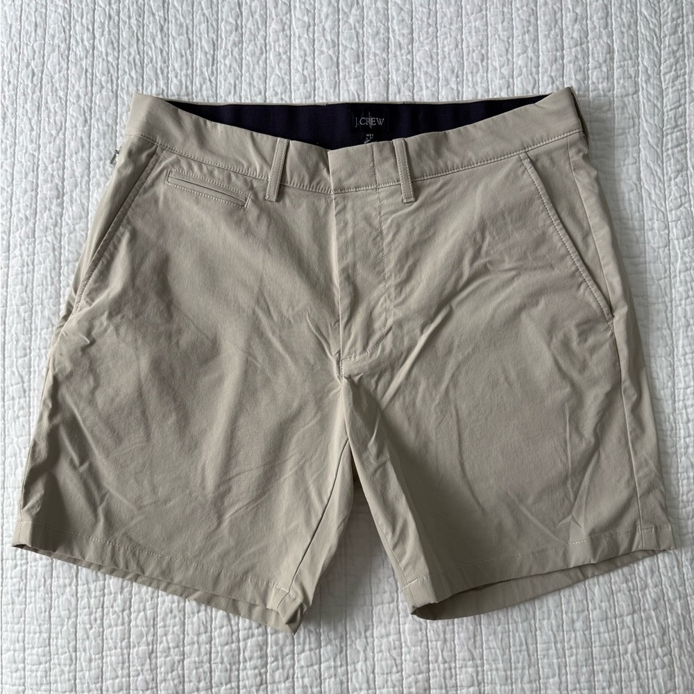 J. Crew Men's Tan Khaki 7” Tech Shorts Like New Size 31 Waist